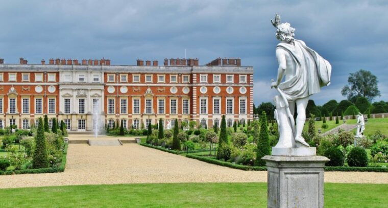 skip-the-line-hamptoncourtpalace-guided-day-trip-from-london