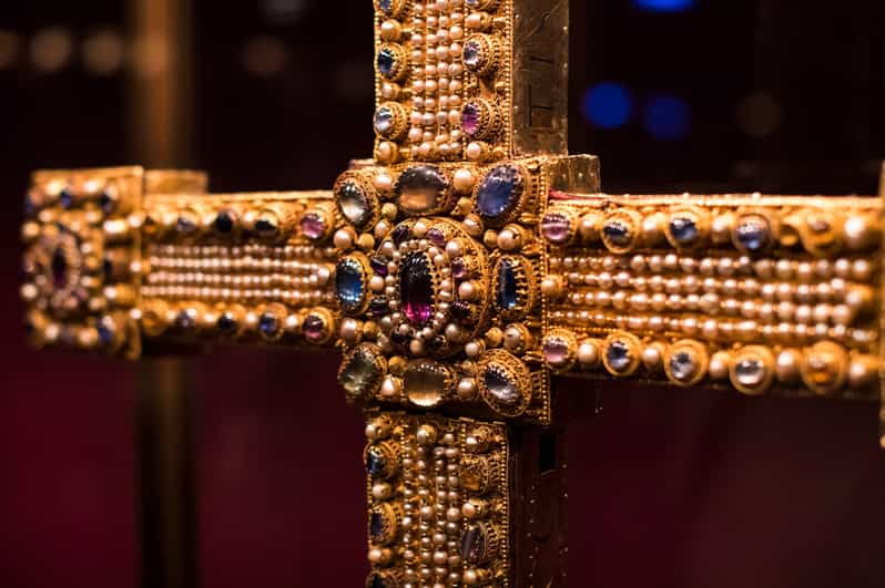 skip-the-line-imperial-treasury-vienna-private-guided-tour