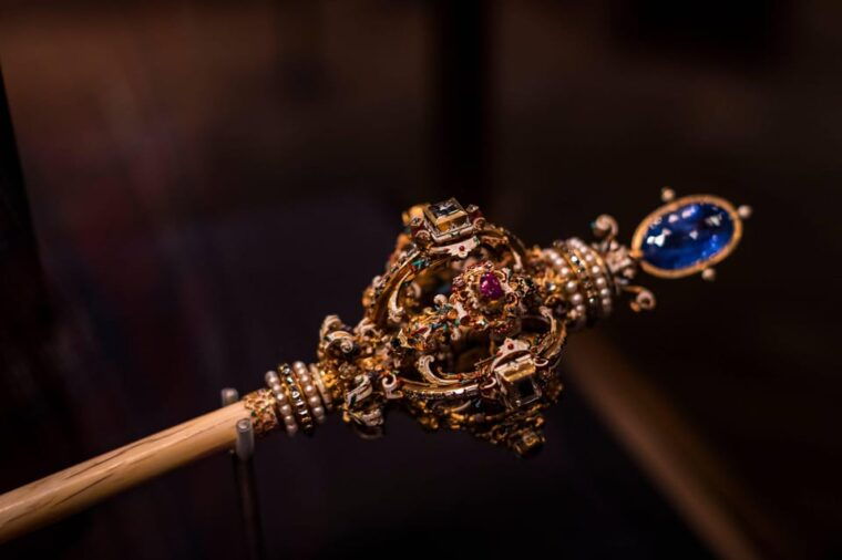 skip-the-line-imperial-treasury-vienna-private-guided-tour