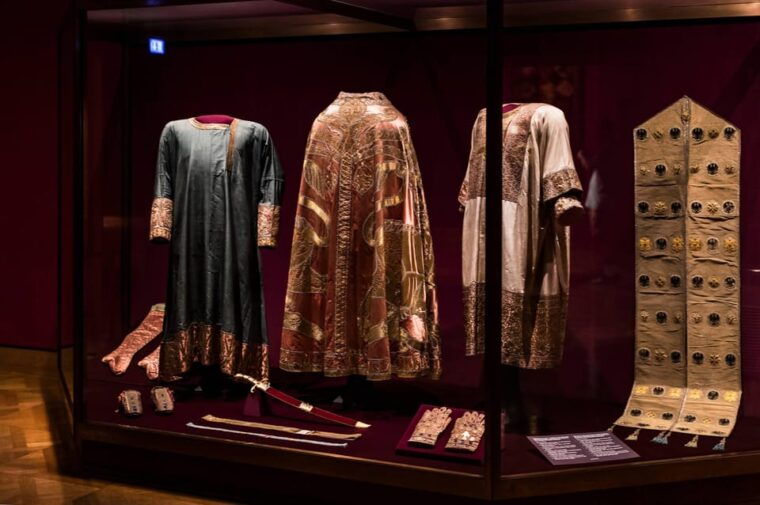 skip-the-line-imperial-treasury-vienna-private-guided-tour