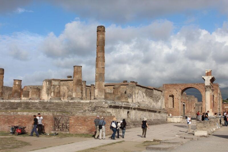 skip-the-line-pompeii-discovery-with-expert-archaeologist