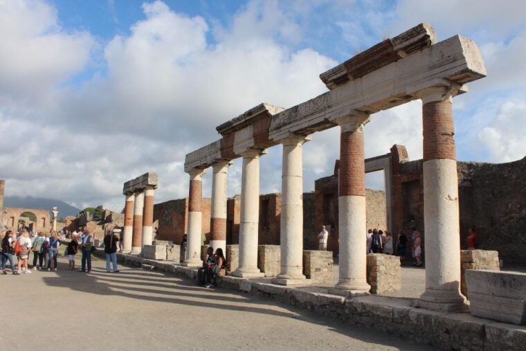 skip-the-line-pompeii-discovery-with-expert-archaeologist