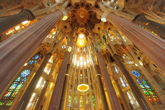 skip-the-line-sagrada-familia-small-group-tour