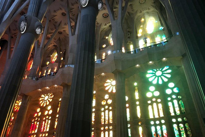 skip-the-line-sagrada-familia-small-group-tour