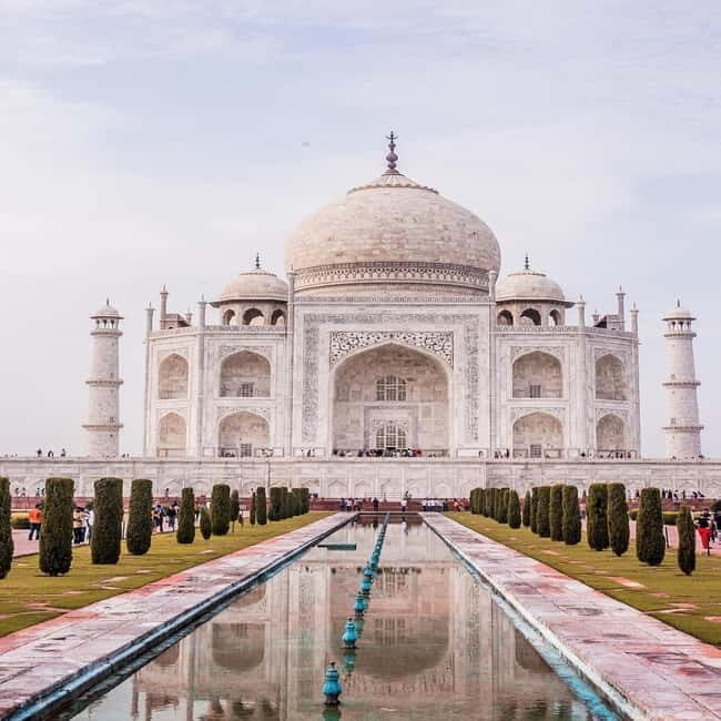 Skip the line Taj Mahal guided tour with High Value entrance - Key Points