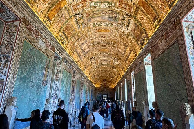 skip-the-line-tour-of-the-vatican-museums-sistine-chapel-2