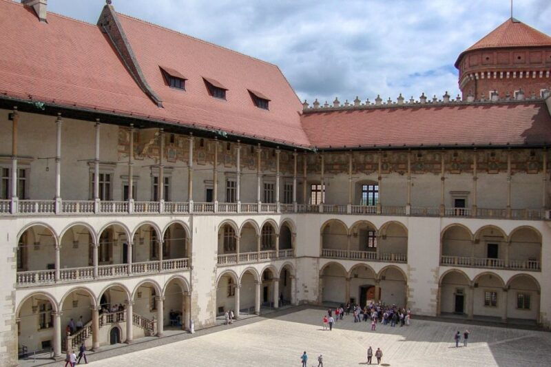skip-the-line-wawel-castle-chambers-private-tour