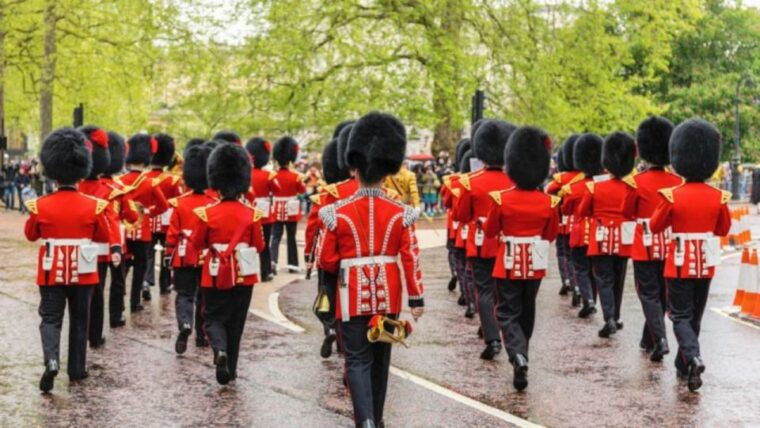 skip-the-line-westminster-abbey-guard-change-ceremonies