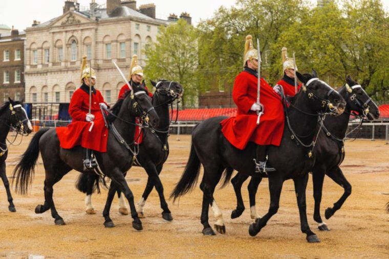 skip-the-line-westminster-abbey-guard-change-ceremonies