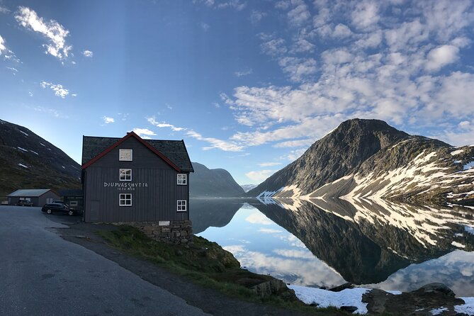 sky-to-fjord-geiranger-downhill-biking-adventure