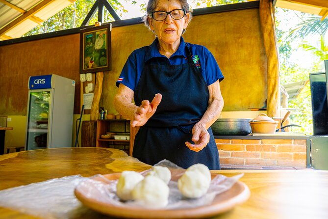 sloth-tour-in-la-fortuna-and-tortillas-cooking-class