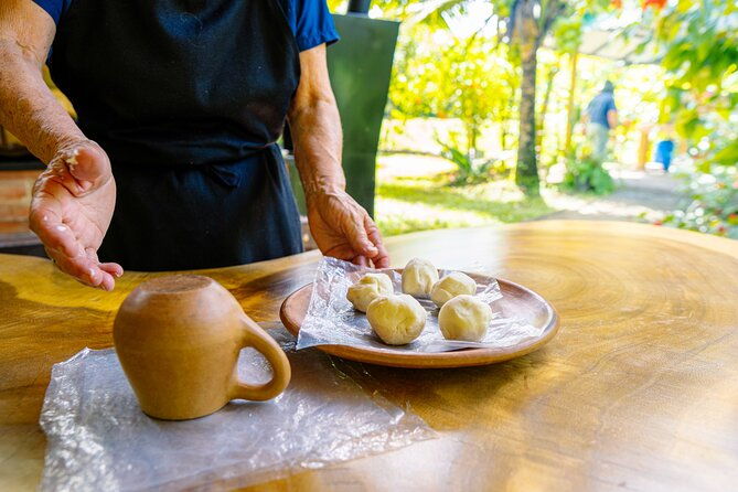 sloth-tour-in-la-fortuna-and-tortillas-cooking-class