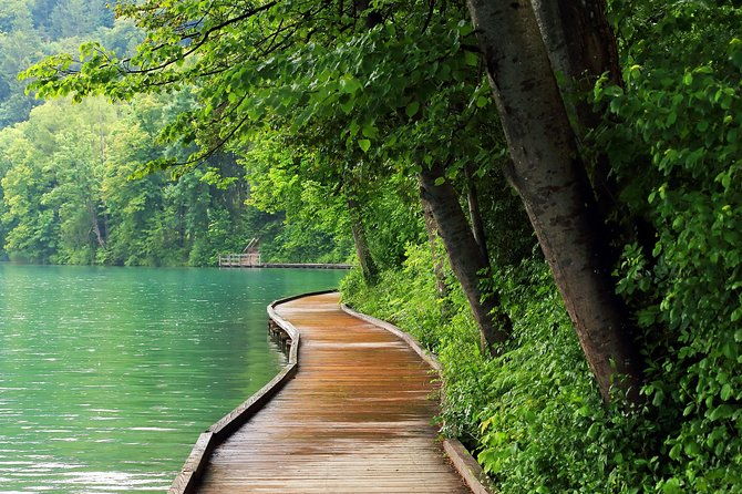 slovenia-in-one-day-lake-bled-postojna-cave-and-predjama-castle