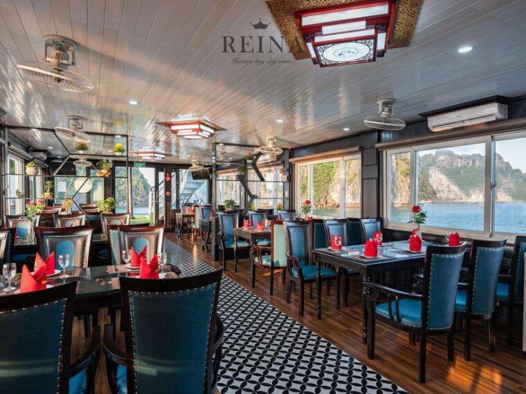 small-deluxe-cruise-in-halong-bay-day-with-lunch-and-sunset