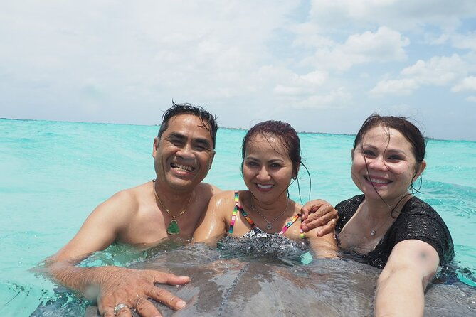 small-group-7-mile-beach-stingray-city-and-coral-gardens-tour