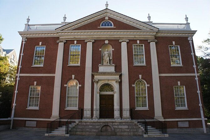 small-group-alexander-hamilton-public-walking-tour-in-philadelphia