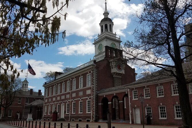 small-group-alexander-hamilton-public-walking-tour-in-philadelphia