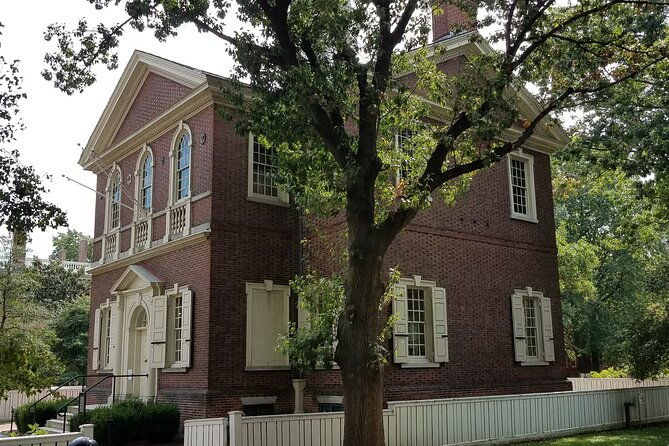 small-group-alexander-hamilton-public-walking-tour-in-philadelphia