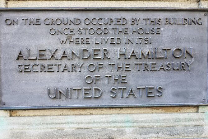 small-group-alexander-hamilton-public-walking-tour-in-philadelphia