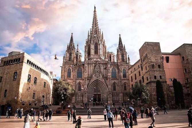 small-group-barcelona-walking-tour-flamenco-show-tapas-dinner