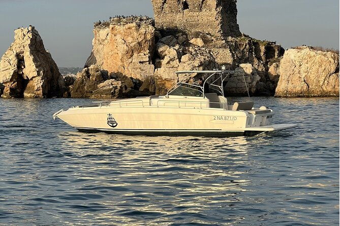 small-group-boat-tour-from-sorrento-to-capri