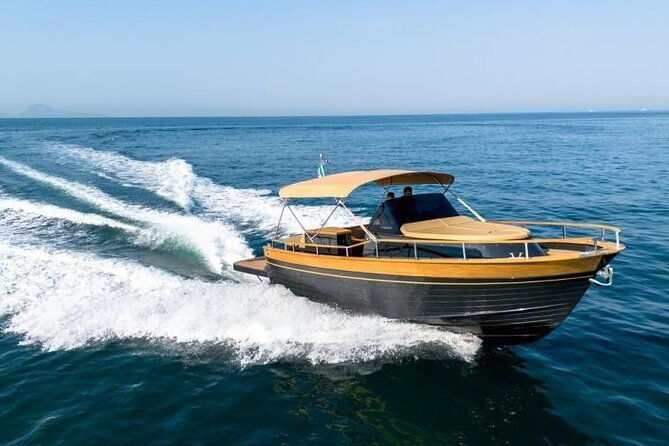 small-group-boat-tour-from-sorrento-to-capri