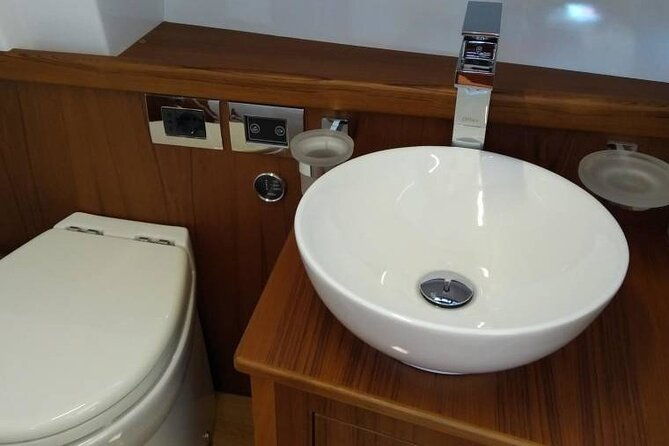 small-group-boat-tour-from-sorrento-to-capri