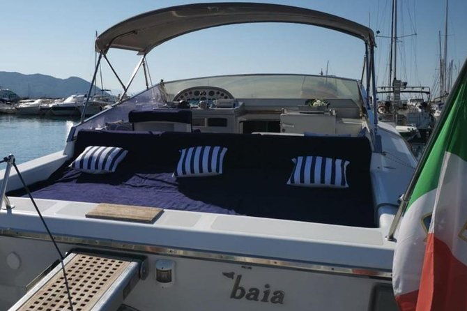 small-group-boat-tour-to-capri-with-aperitif