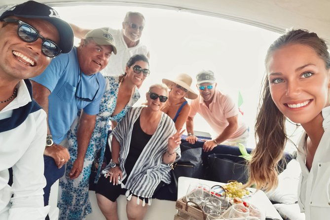 small-group-boat-tour-to-capri-with-aperitif