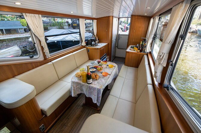 small-group-boutique-all-inclusive-tour-max-12-p-with-captain