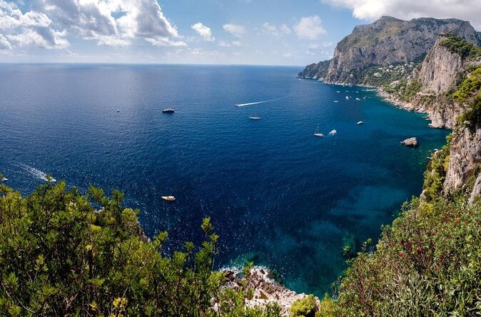 small-group-capri-boat-tour-with-transfer-from-sorrento