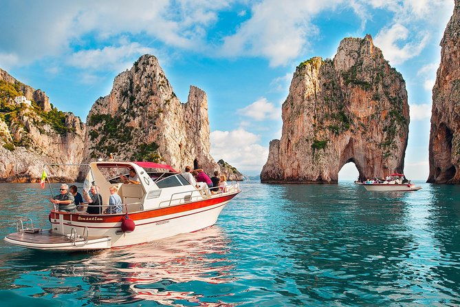 small-group-capri-boat-tour-with-transfer-from-sorrento