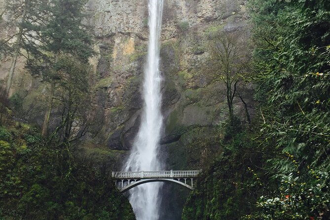 small-group-columbia-river-gorge-waterfalls-tour-from-portland