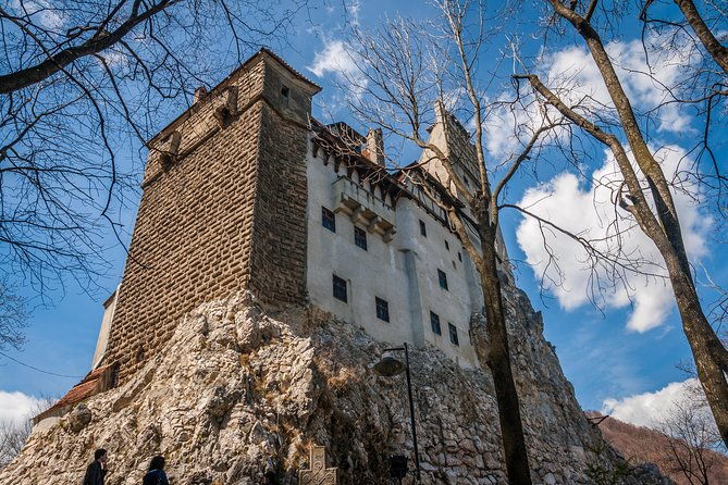 small-group-day-trip-to-draculas-castle-brasov-and-peles-castle