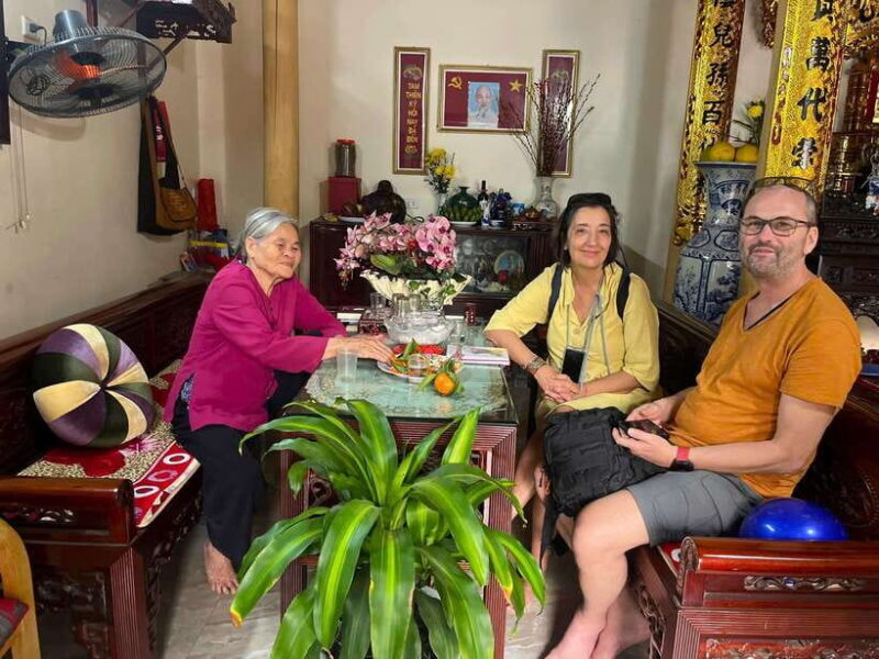 Small Group Discover the best of Duong Lam Ancient Village - Key Points