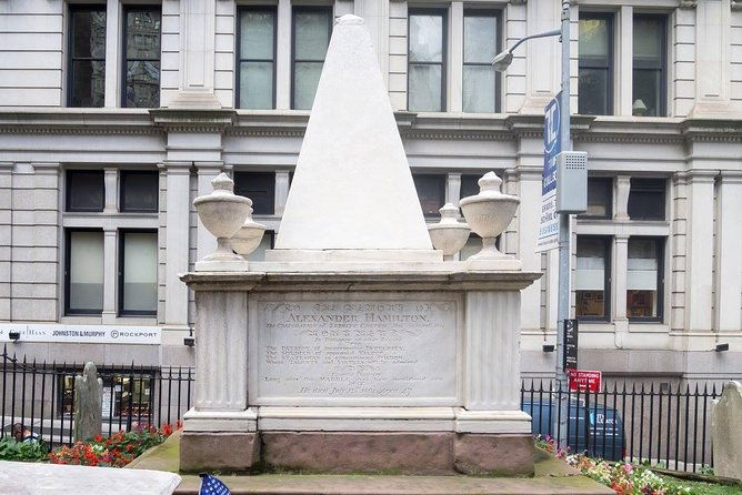 small-group-downtown-911-memorial-wall-street-tour