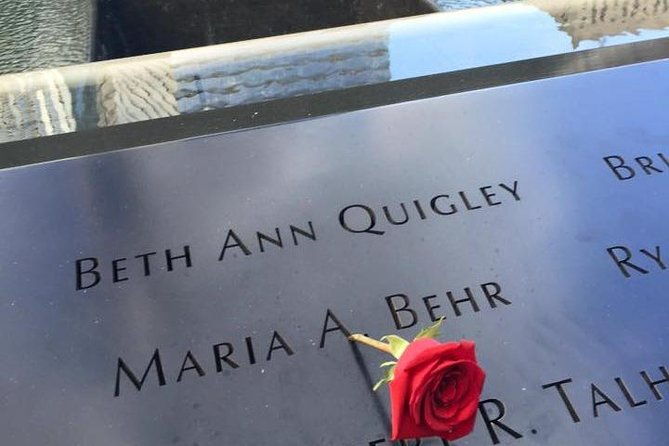 small-group-downtown-911-memorial-wall-street-tour