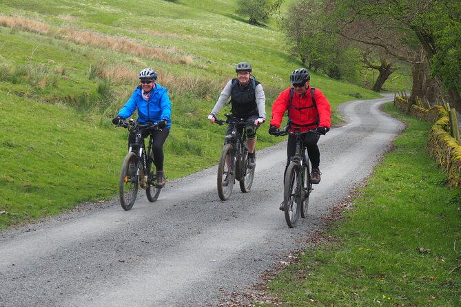 small-group-ebike-tour-featuring-peak-district-highlights