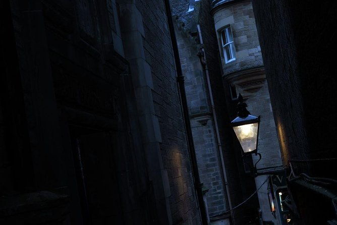 small-group-edinburgh-night-walking-tour-with-underground-vaults