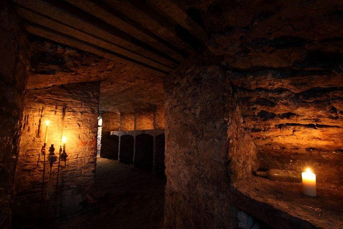 small-group-edinburgh-night-walking-tour-with-underground-vaults
