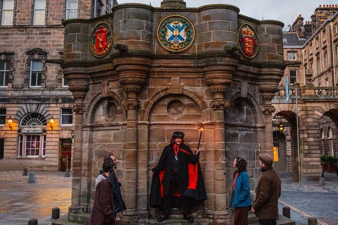 small-group-edinburgh-old-town-ghost-walking-tour-2