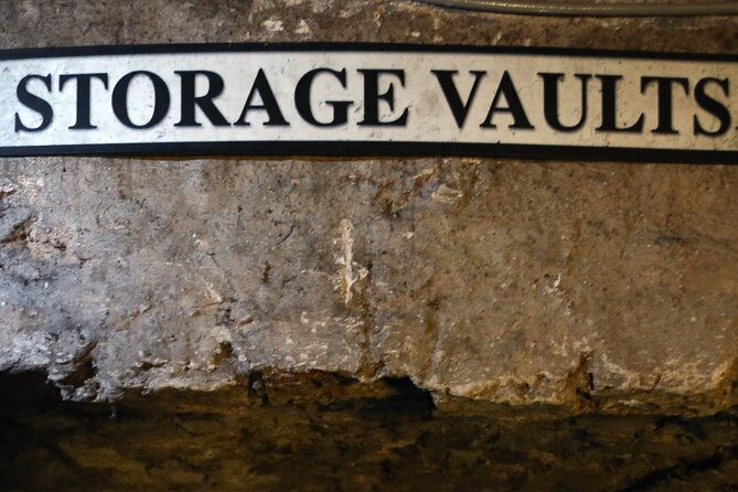 small-group-edinburgh-underground-vaults-historical-walk
