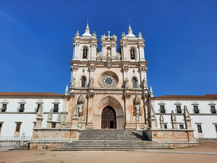 small-group-excursion-to-nazare-and-obidos-from-lisbon