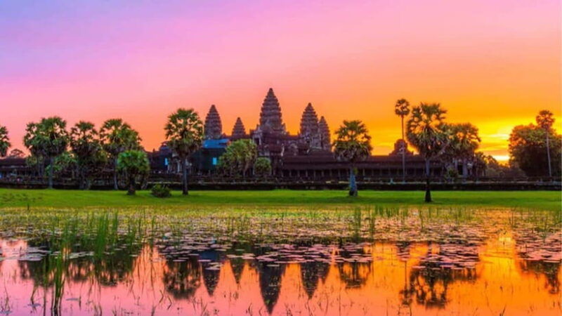 small-group-explore-angkor-wat-sunrise-tour-with-guide-2