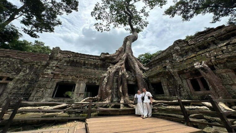 small-group-explore-angkor-wat-sunrise-tour-with-guide-2