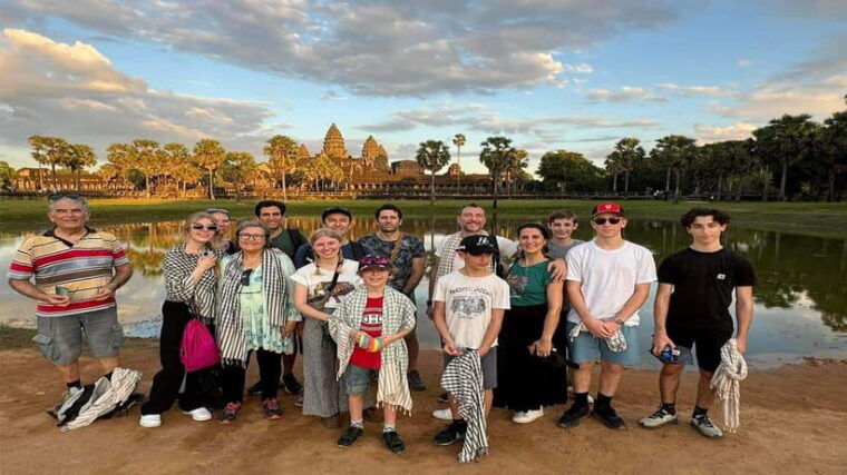 small-group-explore-angkor-wat-sunrise-tour-with-guide-4