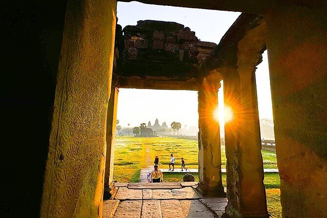 Small-Group Explore Angkor Wat Sunrise Tour with Guide - Key Points
