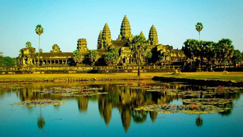 small-group-explore-angkor-wat-sunrise-tour-with-guide
