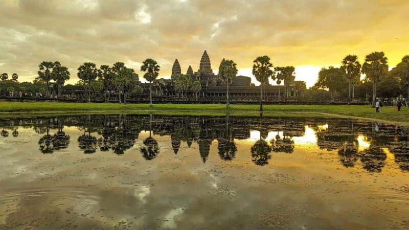 small-group-explore-angkor-wat-sunrise-tour-with-guide