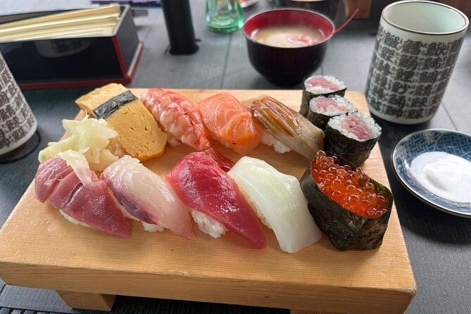 small-group-food-tour-in-tsukiji-market